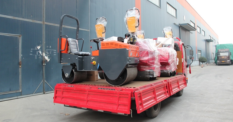 大奖国际一批小型压路机发往浙江