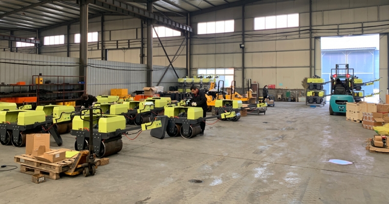 阳春三月,一批小型压路机出口外洋，，，，，，，去赴一场他国春暖花开!