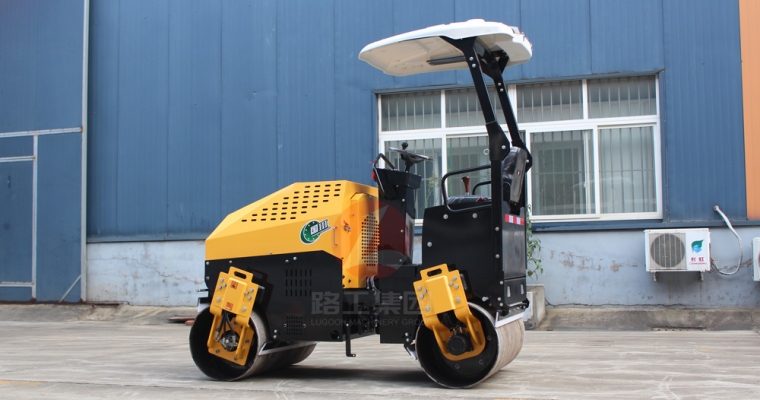 小型压路机路面施工打滑怎么办？？？？？？？